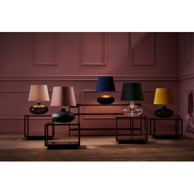 Lampa stojąca SAWA VELVET złoty aksamitny abażur na szklanej przezroczystej podstawie z dodatkami w kolorze chromu KASPA