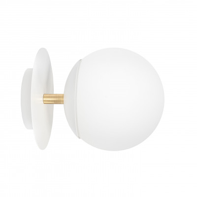 White wall lamp PLAAT C white sconce with disk, glass shade and brass detail UMMO