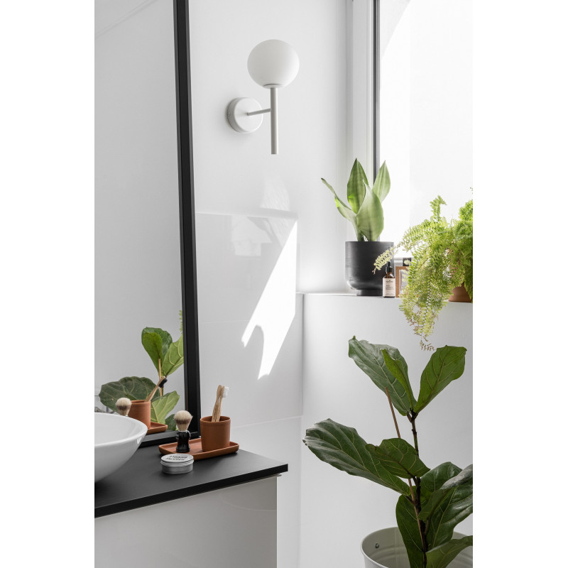 Decorative white wall lamp KOP A white wall lamp UMMO