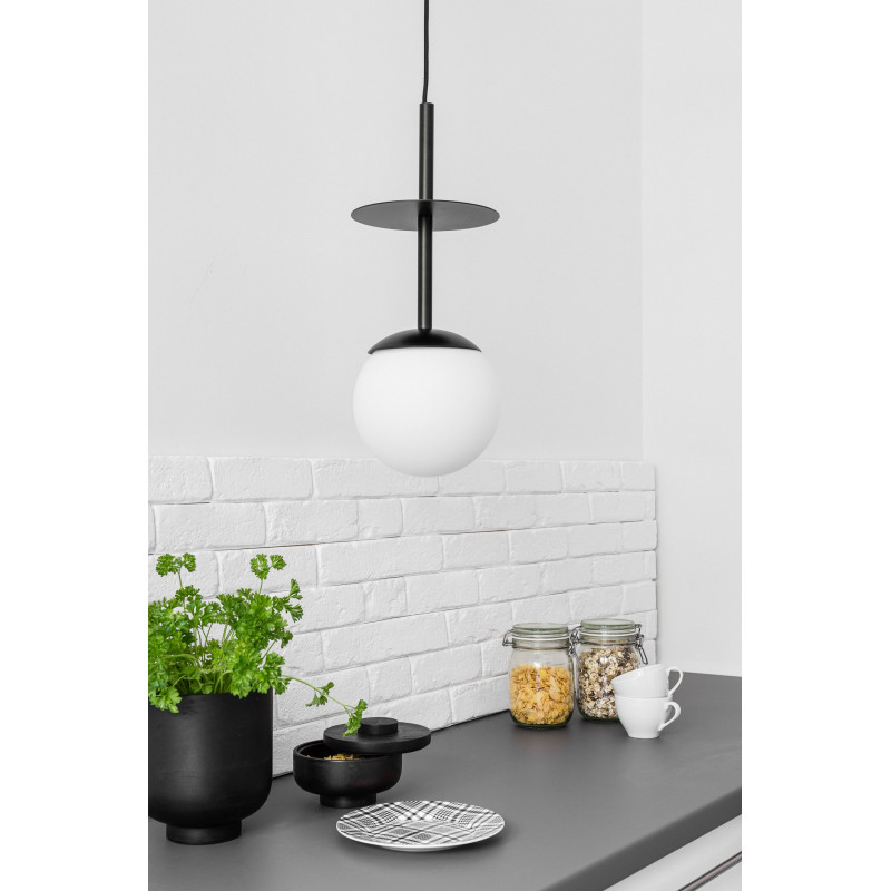 Ceiling hanging lamp PLAAT white lampshade, black tube and disc UMMO