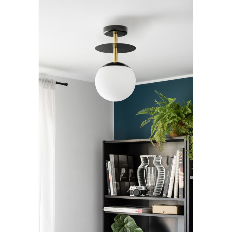 Black ceiling lamp PLAAT B black ceiling with disk, glass shade and brass detail UMMO