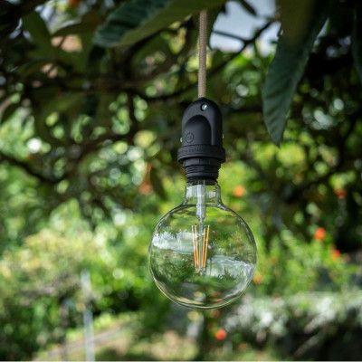 EIVA pierwsza zewnętrzna oprawka E27 IP65 z możliwością samodzielnego montażu Creative-Cables