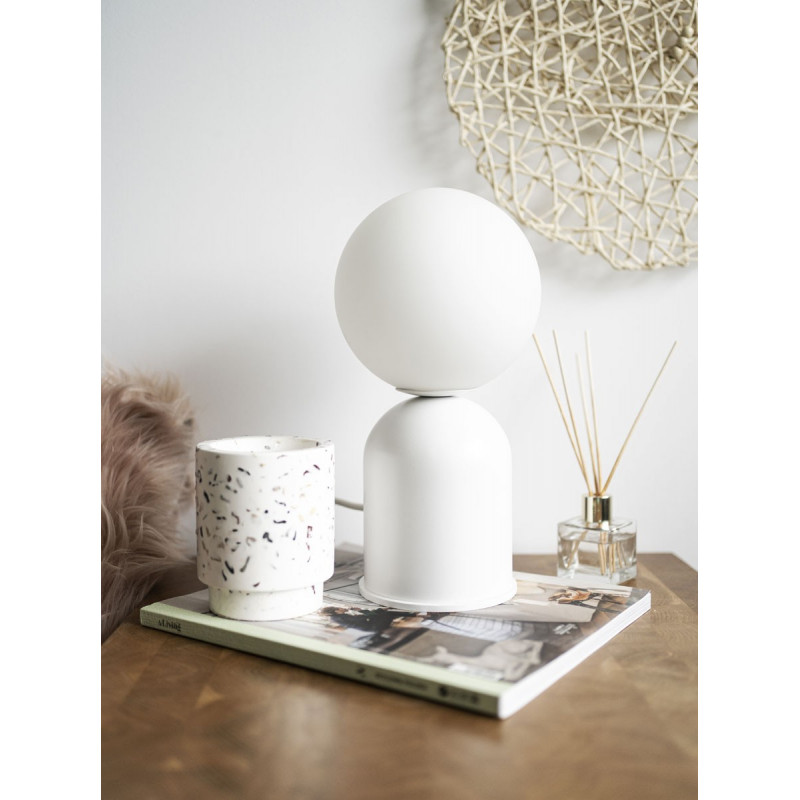 Lampa na stolik LUOTI ST biała lampa stojąca ze szklanym kloszem UMMO