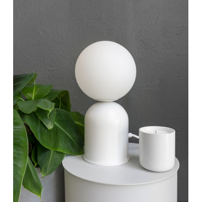 Lampa na stolik LUOTI ST biała lampa stojąca ze szklanym kloszem UMMO