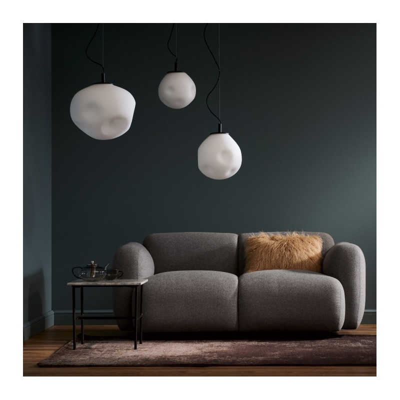 Lampa wisząca CLOE L z mlecznym kloszem na czarnym zawieszeniu KASPA