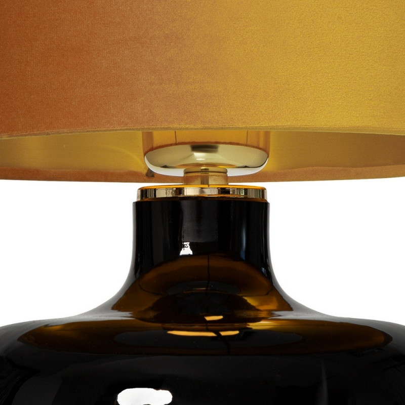 Lampa stołowa LORA ze złotym welurowym abażurem na czarnej postawie ze złotymi detalami KASPA