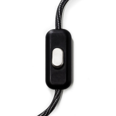 Czarny jednobiegunowy włącznik światła ze srebrnym przełącznikiem Creative-Cables