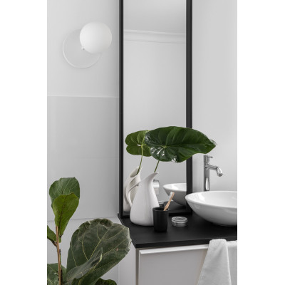 Decorative white wall lamp REFA A white wall lamp UMMO