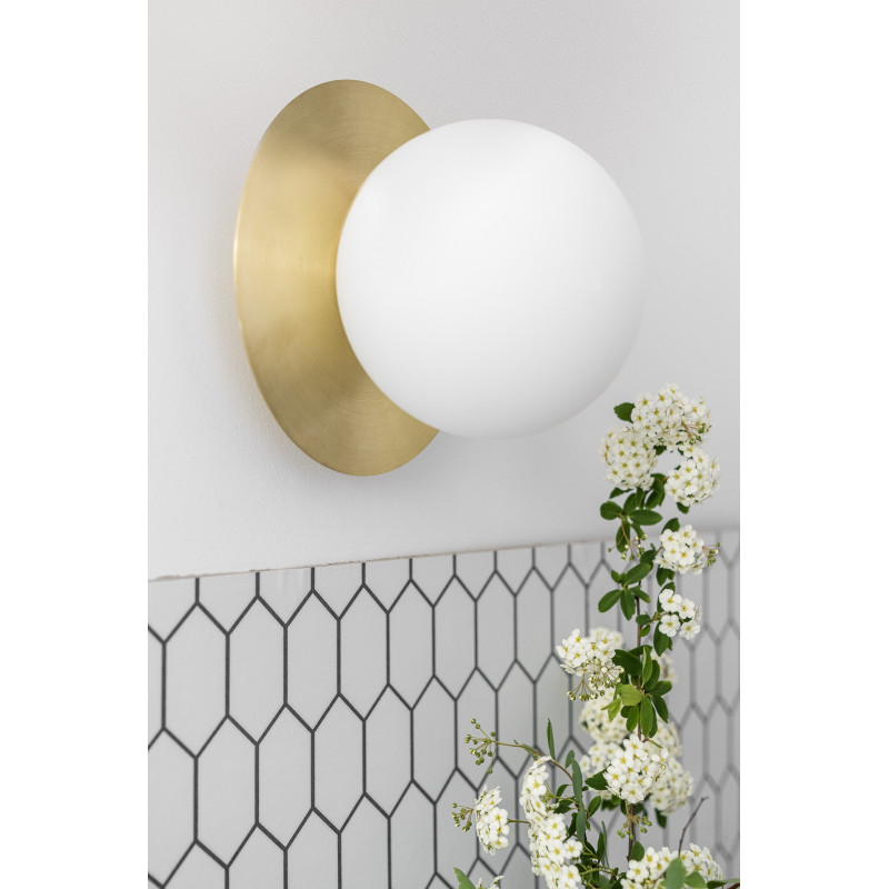 Wall lamp BORRA A modern sconce with brass disk IP44 UMMO