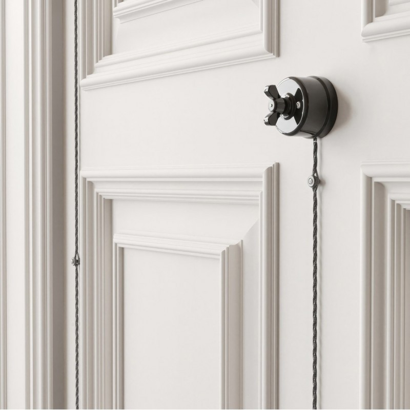 Czarny porcelanowy włącznik jednobiegunowy z nakrętką motylkową - natynkowy Creative-Cables