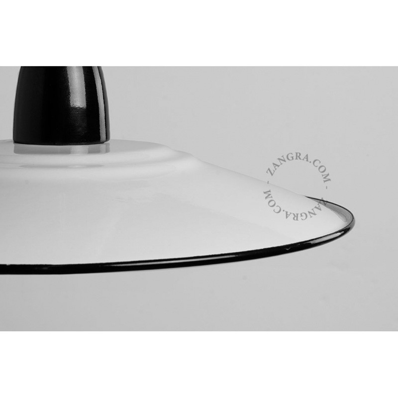 Porcelanowa lampa wisząca Alexis z emaliowanym kloszem biało-czarna Zangra