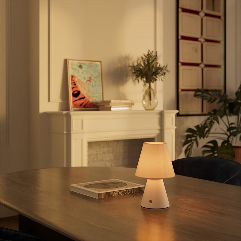Wireless lamp Cabless11 with a Drop bulb and lampshade finish white Creative-Cables