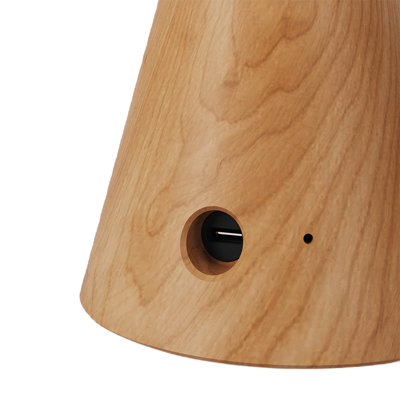 Bezprzewodowa lampa Cabless11 z żarówką Drop i kloszem w kolorze naturalnego drewna Creative-Cables