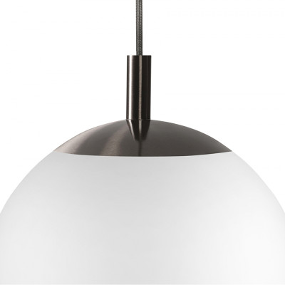 Sufitowa lampa wisząca Alur S z mlecznym szklanym kloszem szczotkowany tytan KASPA