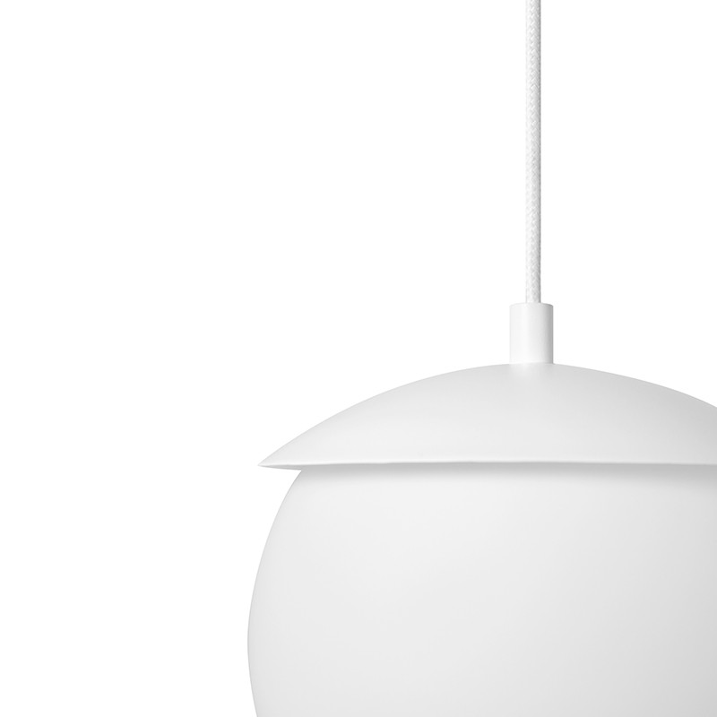 Sufitowa lampa wisząca KUUL G białe mocowanie i biała szklana średnia kula UMMO