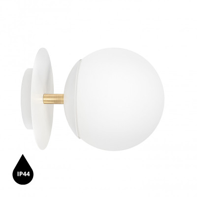 White wall lamp PLAAT C white sconce with disk, glass shade and brass detail IP44 UMMO