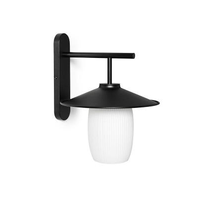 Czarna lampa ścienna JINGU B z mlecznym ryflowanym kloszem UMMO