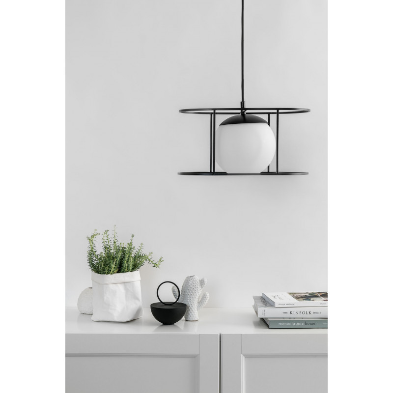 Sufitowa lampa wisząca KUGLO B czarny stelaż i biała szklana kula UMMO