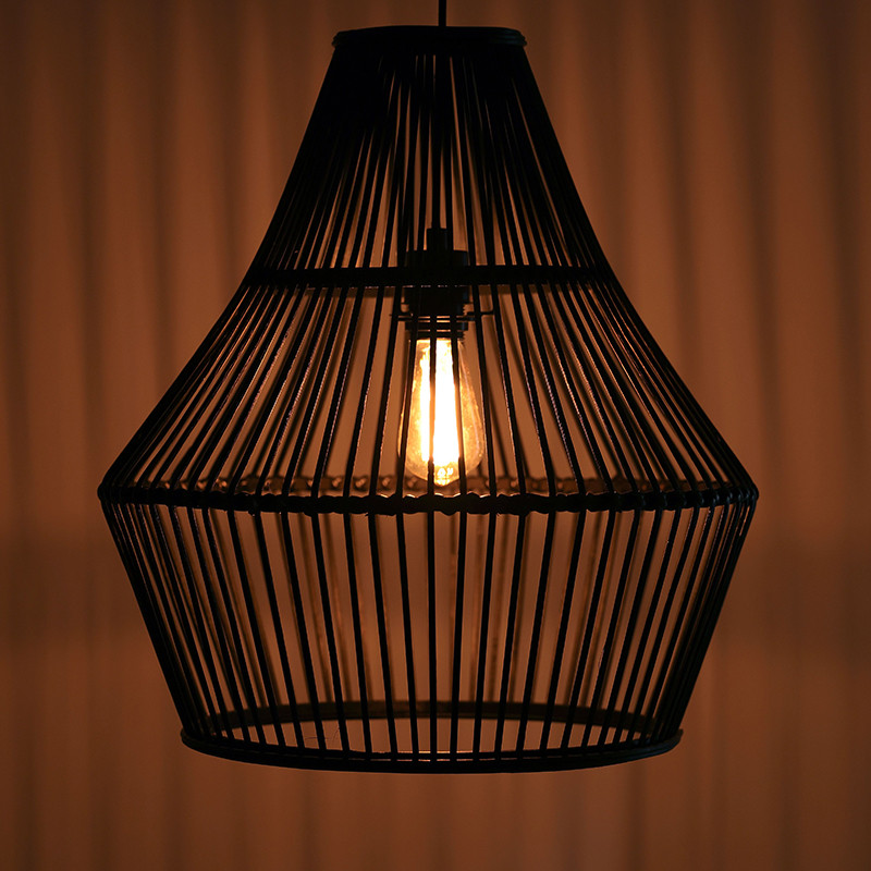 Czarna lampa wisząca boho Bamboo z bambusowym kloszem Dijk