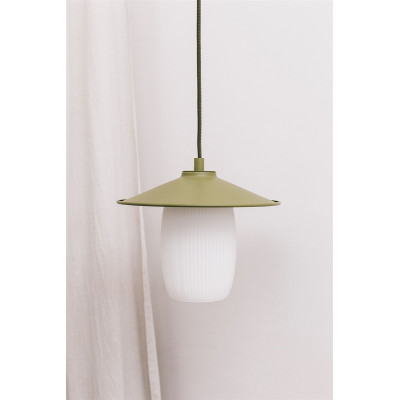 Oliwkowa lampa wisząca JINGU A z mlecznym ryflowanym kloszem UMMO