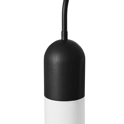 Czarna lampa ścienna FUNSUI W A kinkiet z mlecznym kloszem i drewnianym detalem 3000K UMMO