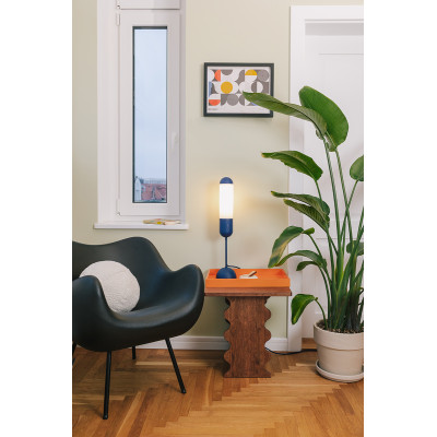 Granatowa lampa stołowa FUNSUI ST z mlecznym kloszem i drewnianym detalem 3000K UMMO