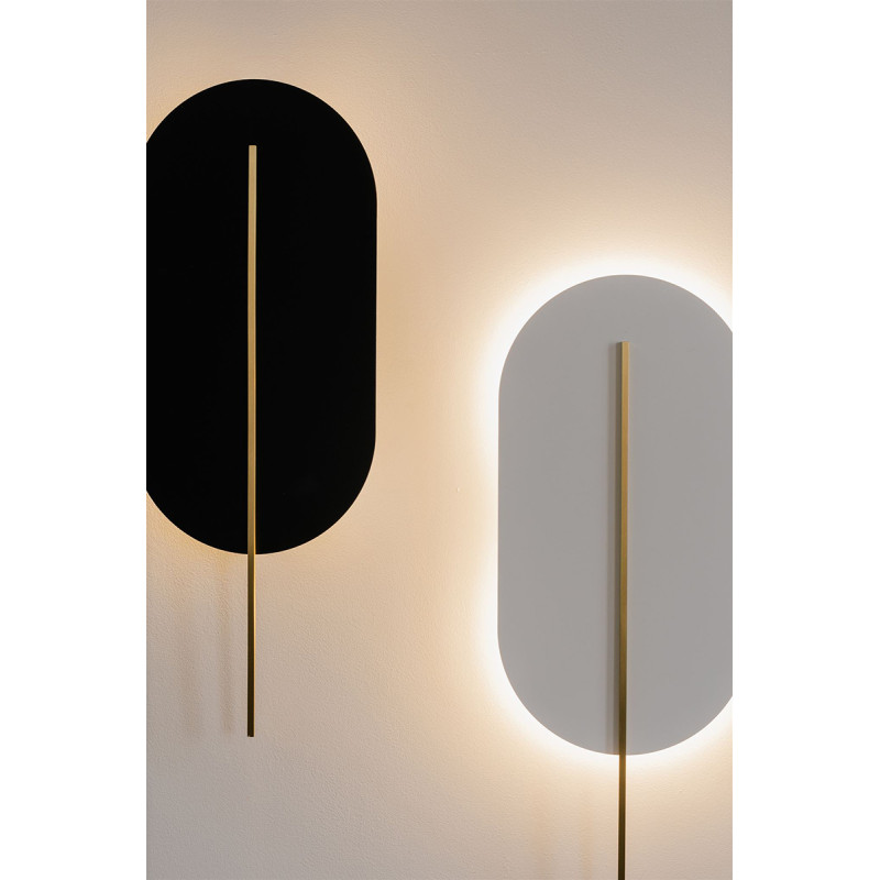 Wall lamp ROKKE black with a brass decorative element UMMO 24h