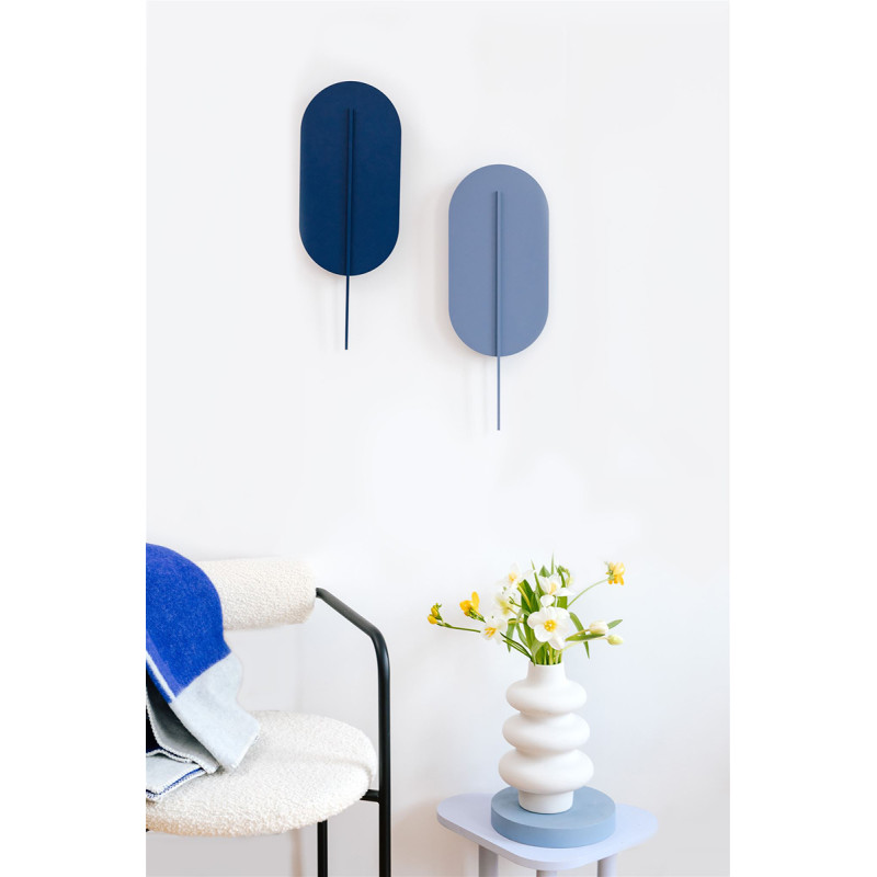 Wall lamp ROKKE navy blue with decorative element UMMO