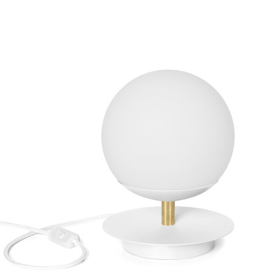 White PLAAT ST table lamp with disc, glass shade and brass detail – UMMO