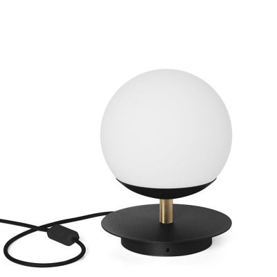 Black PLAAT ST table lamp with disc, glass shade and brass detail – UMMO