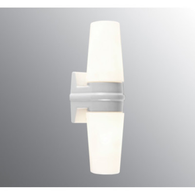 Biała lampa ścienna Bernadotte Double E14, 2 x max 40W, porcelanowa oprawa IP20 z mlecznym kloszem Ifö Electric