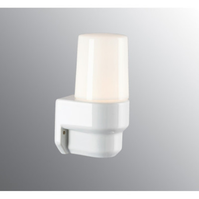 Biała lampa ścienna Classic Sauna E14 max 40W, porcelanowa oprawa IP55 z mlecznym kloszem Ifö Electric