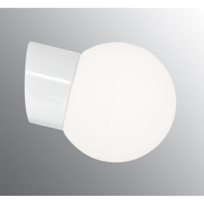 Biała lampa  ścienna Classic Globe 150 E27, max 75W, porcelanowa oprawa IP54 z mlecznym matowym kloszem Ifö Electric