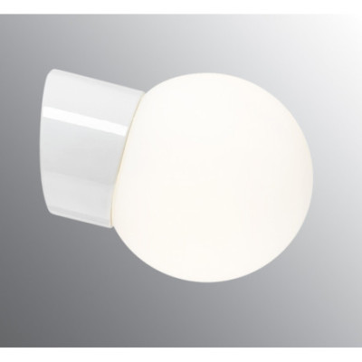 Biała lampa ścienna Classic Globe 150 LED 8W 3000K 800lm porcelanowa oprawa IP54 z mlecznym matowym kloszem Ifö Electric