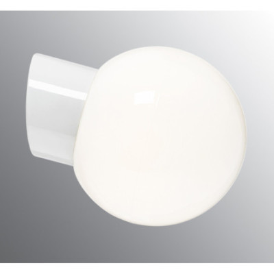Biała lampa ścienna Classic Globe 180 LED  8W 3000K 800lm porcelanowa oprawa IP54 z mlecznym kloszem Ifö Electric