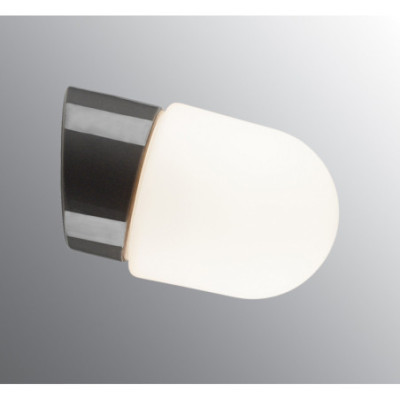 Szara lampa ścienna Contrast Fridhem E27,maks. 75W, porcelanowa oprawa IP54 z mlecznym matowym kloszem Ifö Electric