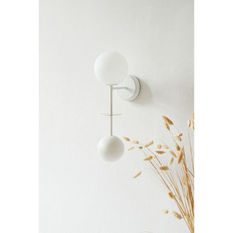 Wall lamp OIO B white with a decorative wooden ball UMMO