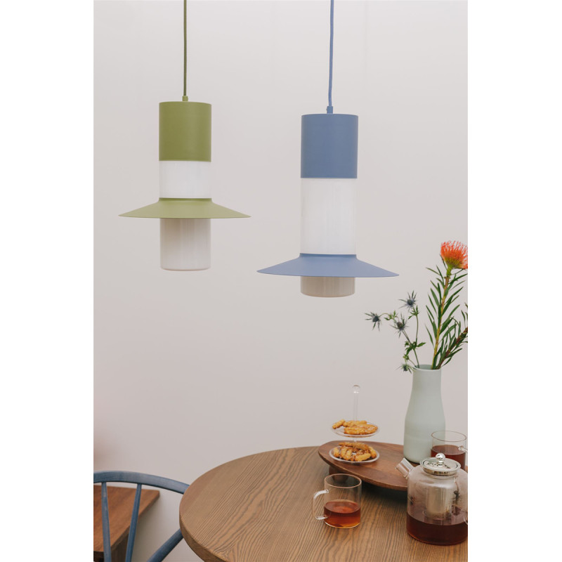 Różowa lampa wisząca CAPONIO A z mlecznym kloszem UMMO 24h
