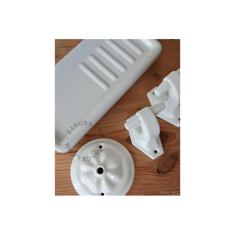 White porcelain wall-mounted soap dish Zangra