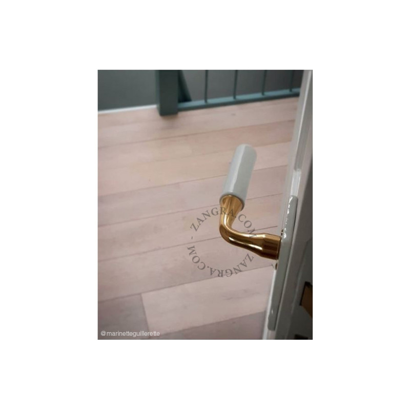 White porcelain and brass door handle Zangra