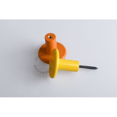 Mosiężny haczyk lakierowany – żółty – Ø 6 cm Zangra