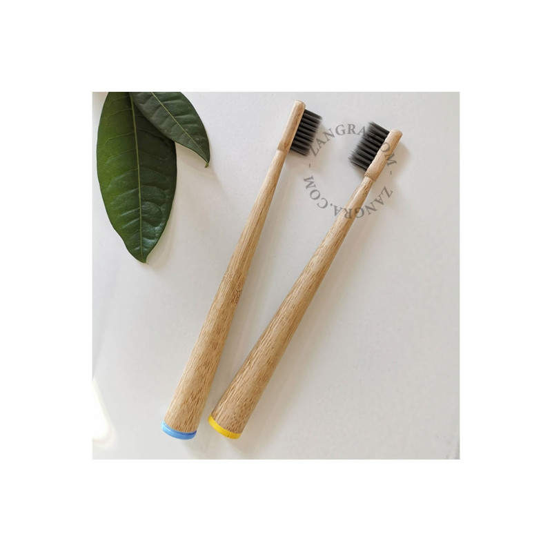 Self-standing bamboo toothbrush – white Zangra