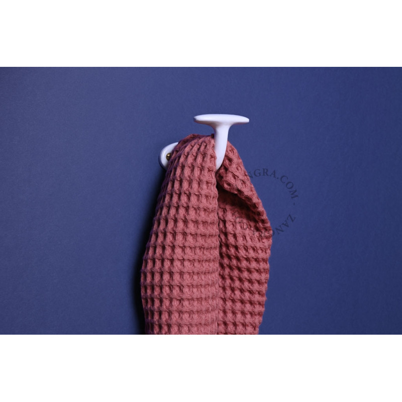 Chloe enamelled cast iron wall hook – white Zangra