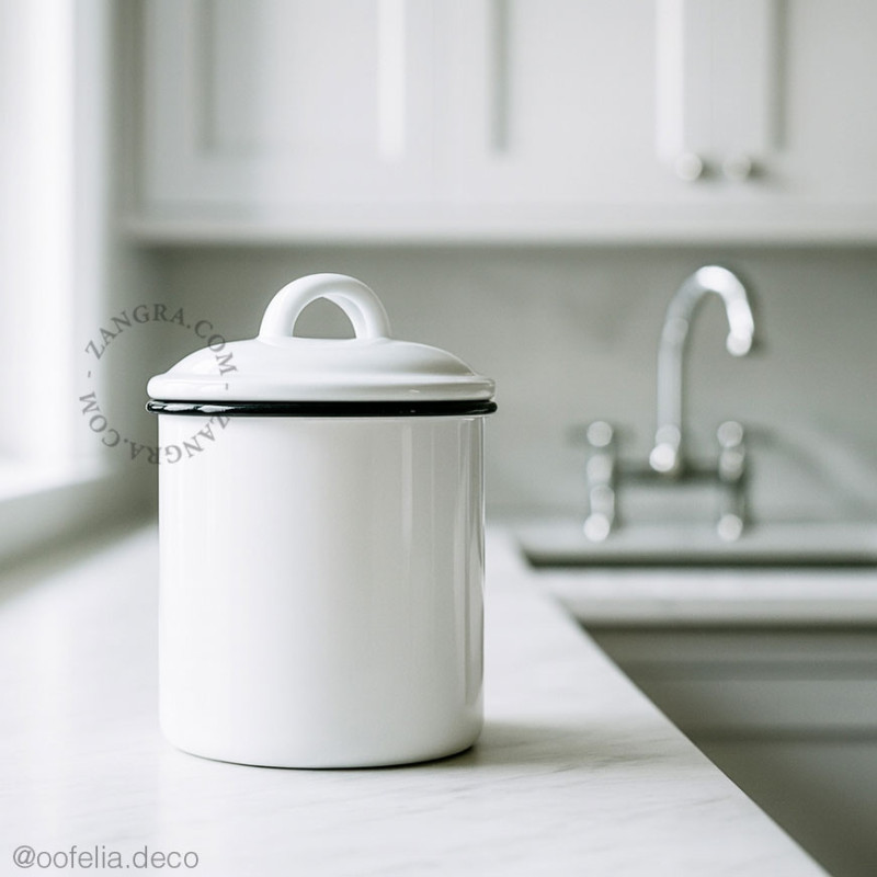 White enamel cup with lid – Ø 12 cm Zangra