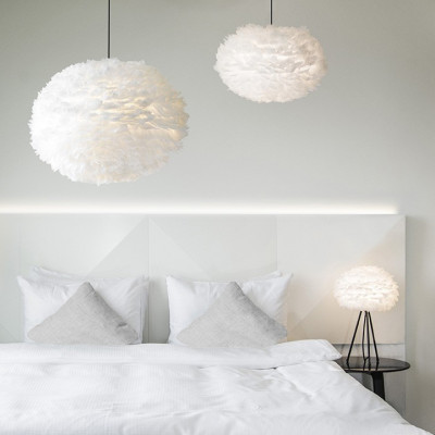 White lamp with feathers Eos XL UMAGE